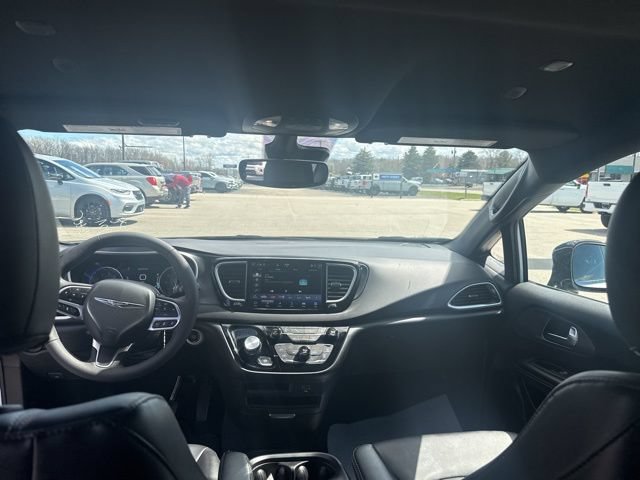 Used 2026 Chrysler Pacifica Select FWD image 24
