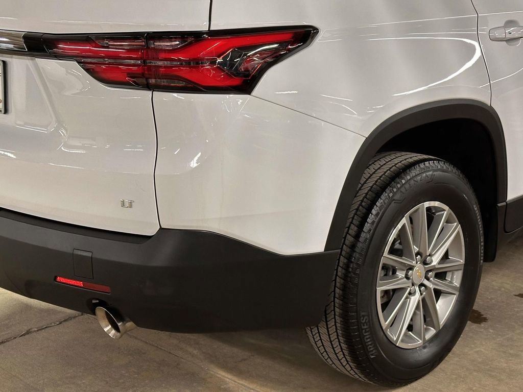 Used 2023 Chevrolet Traverse LT image 11