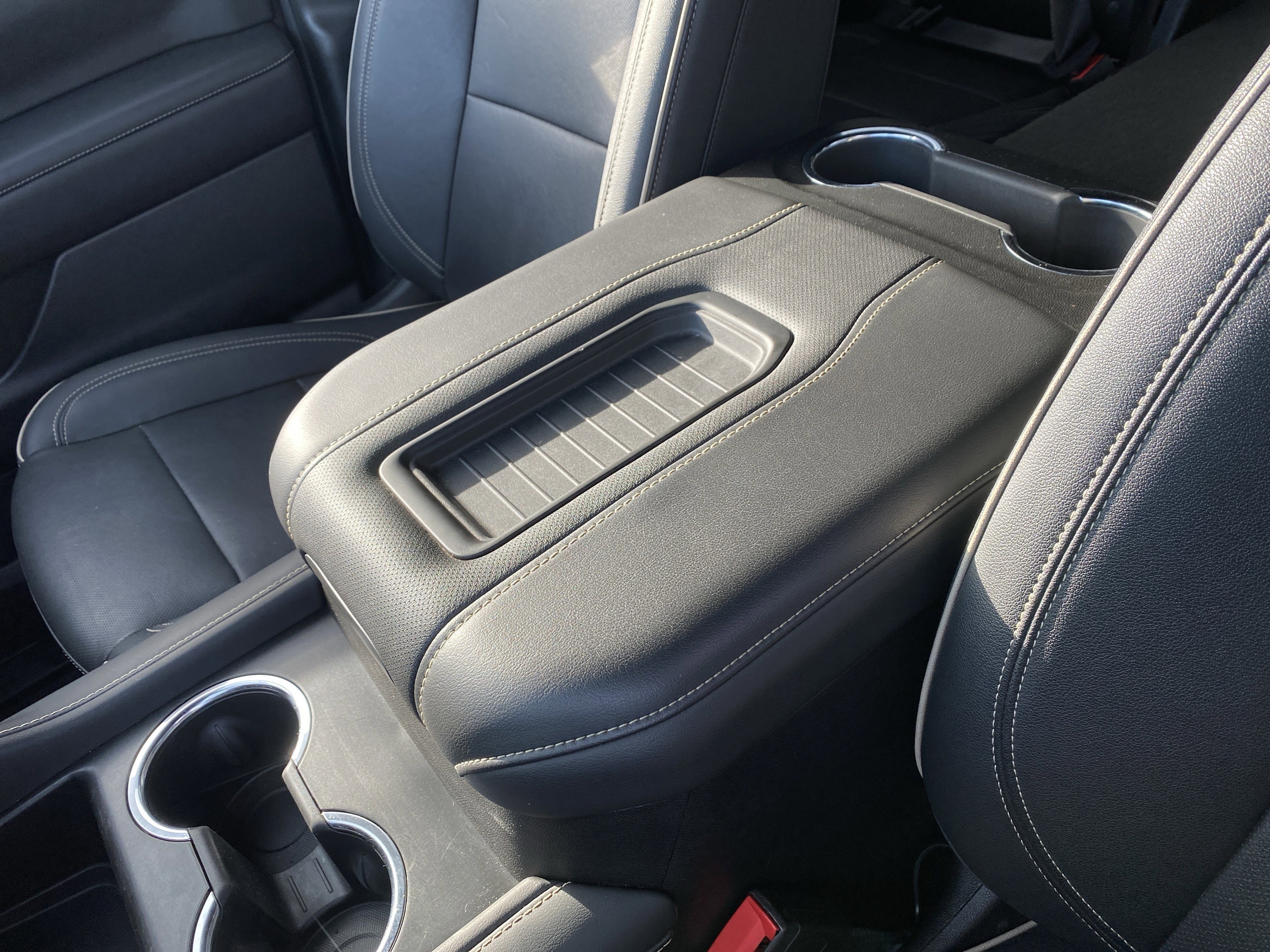 Used 2023 GMC Yukon SLT image 35