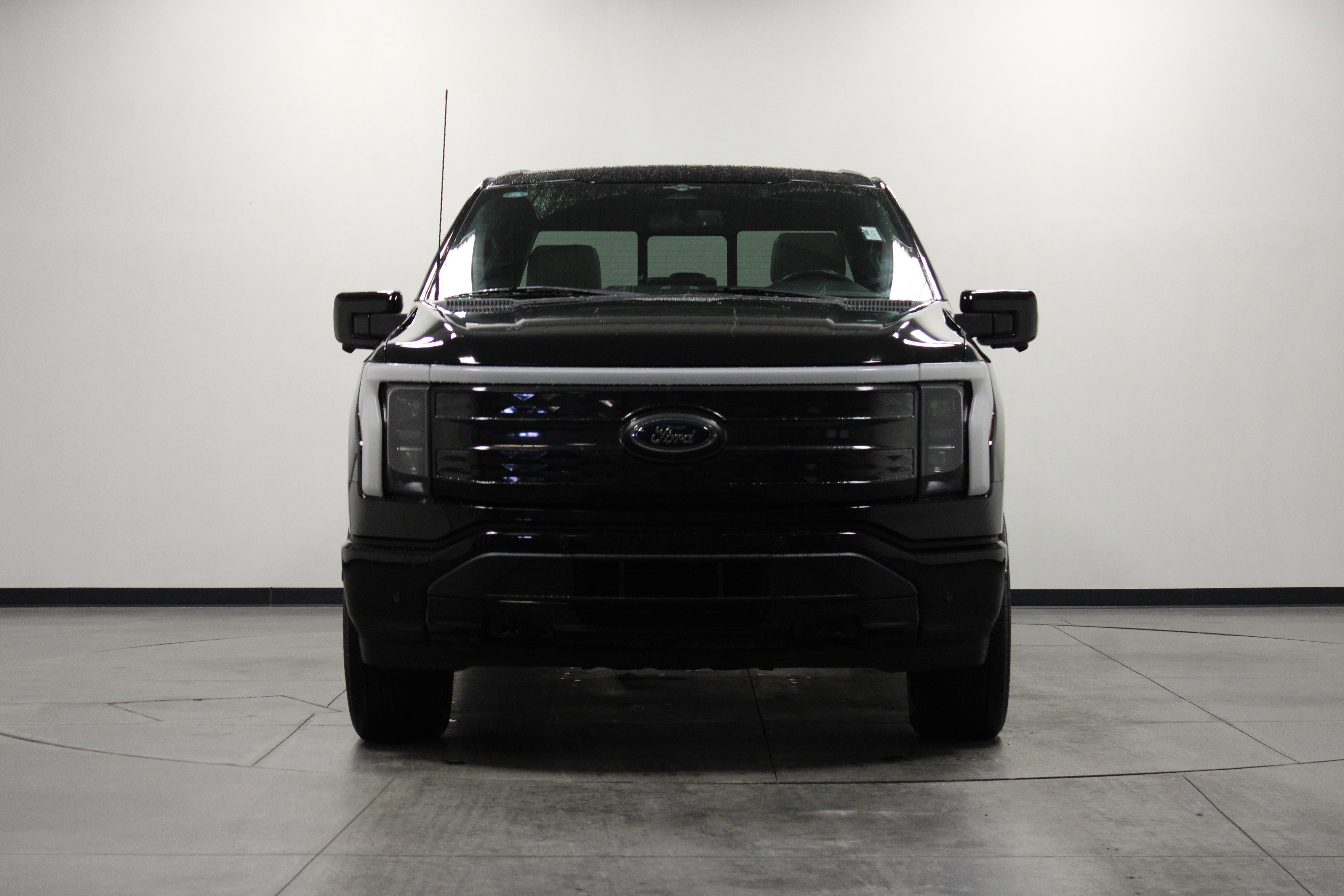 Used 2023 Ford F150 Lightning Platinum image 9