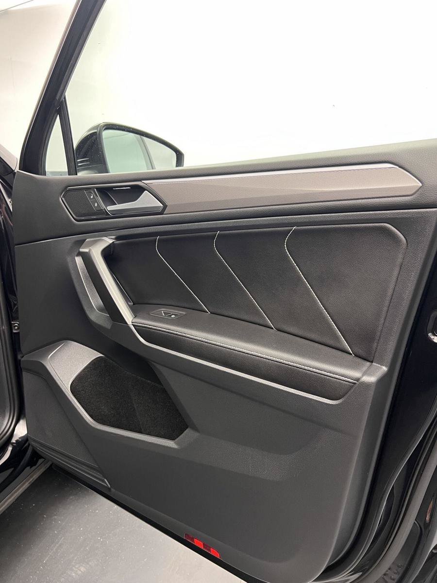 Used 2022 Volkswagen Tiguan SE R-Line FWD image 27