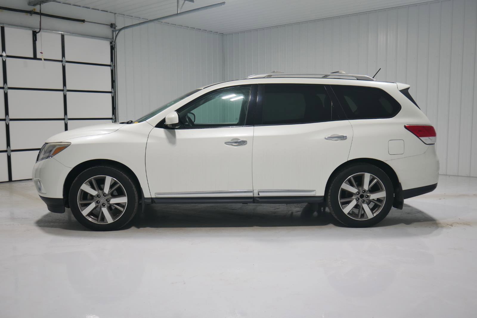Used 2015 Nissan Pathfinder Platinum w/ Cargo Package image 8