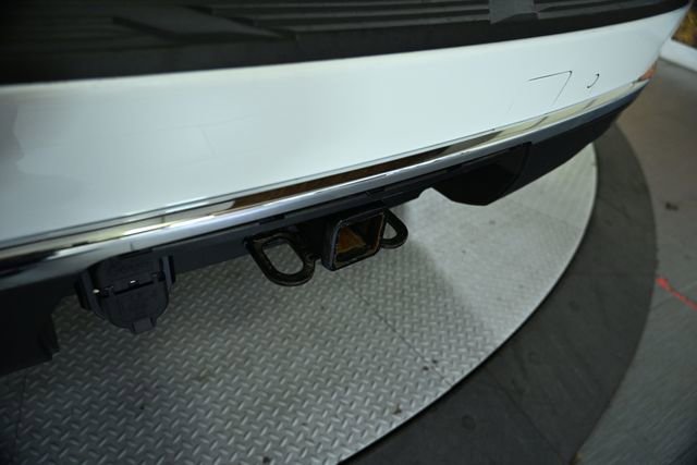 Used 2023 GMC Yukon XL SLT w/ SLT Luxury Package image 18