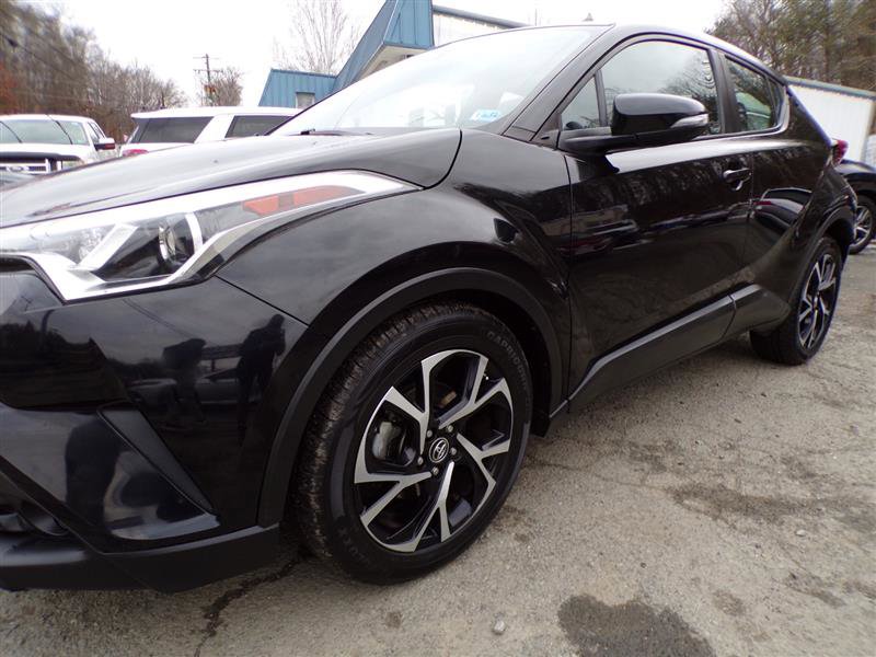 Used 2018 Toyota C-HR XLE image 5