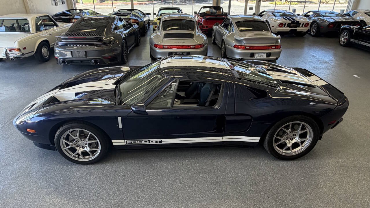 Used 2006 Ford GT RWD image 12