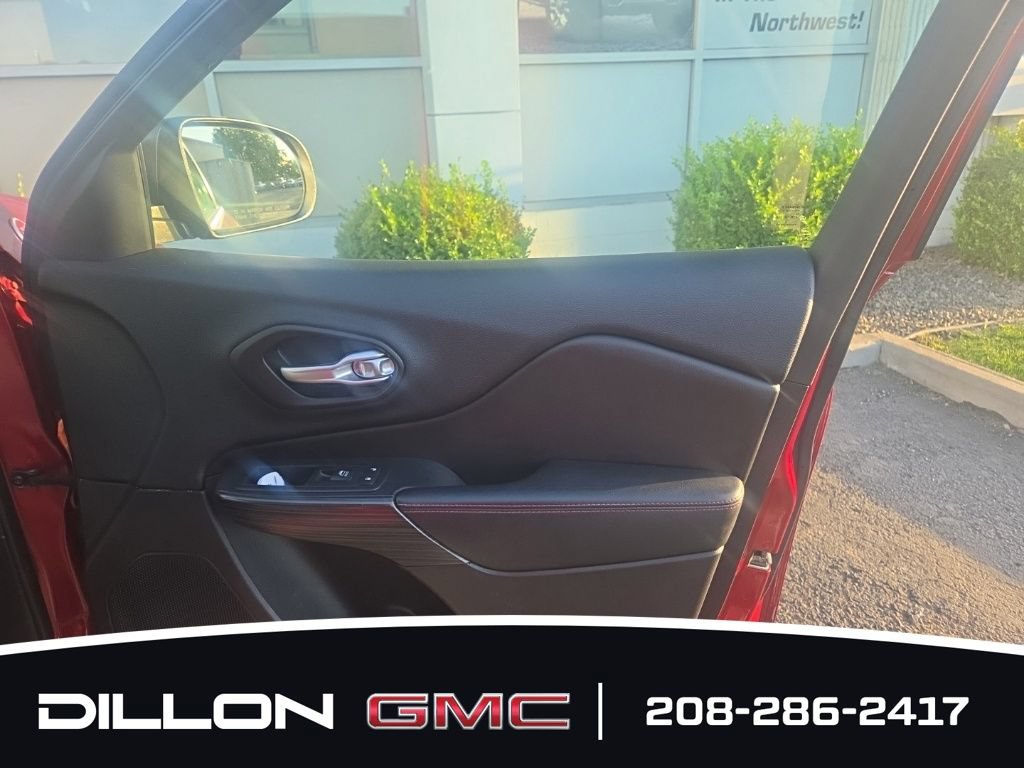 Used 2016 Jeep Cherokee Trailhawk w/ Leather Interior Group AWD/4WD image 22
