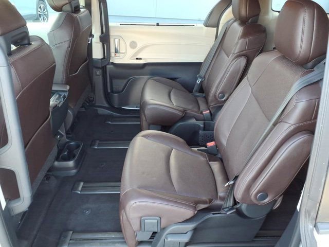 Used 2021 Toyota Sienna Platinum FWD image 17