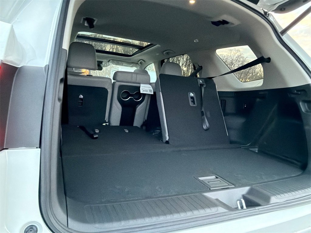 New 2025 Honda Pilot Touring image 7