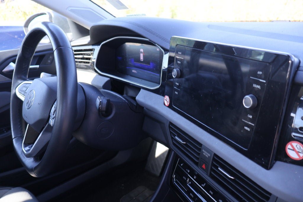 Used 2025 Volkswagen Jetta SE FWD image 13