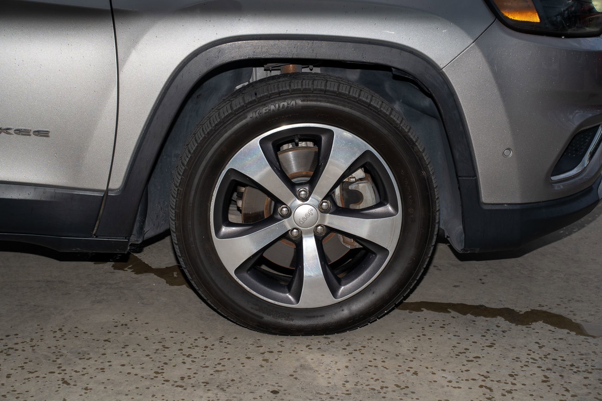 Used 2019 Jeep Cherokee Limited w/ Luxury Group image 41