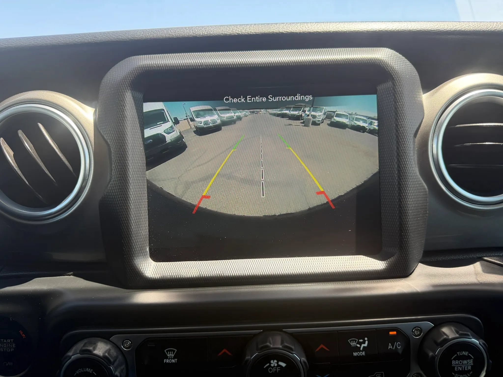 Used 2018 Jeep Wrangler Unlimited Sahara w/ Uconnect 4C Nav & Sound Group AWD/4WD image 22