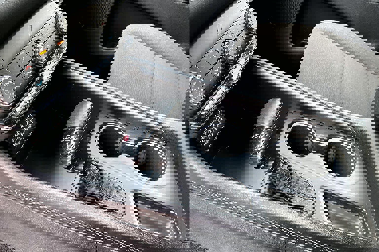 Used 2022 Dodge Durango SXT image 16