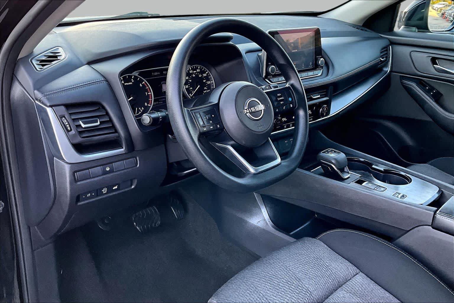 Used 2024 Nissan Rogue SV FWD image 18