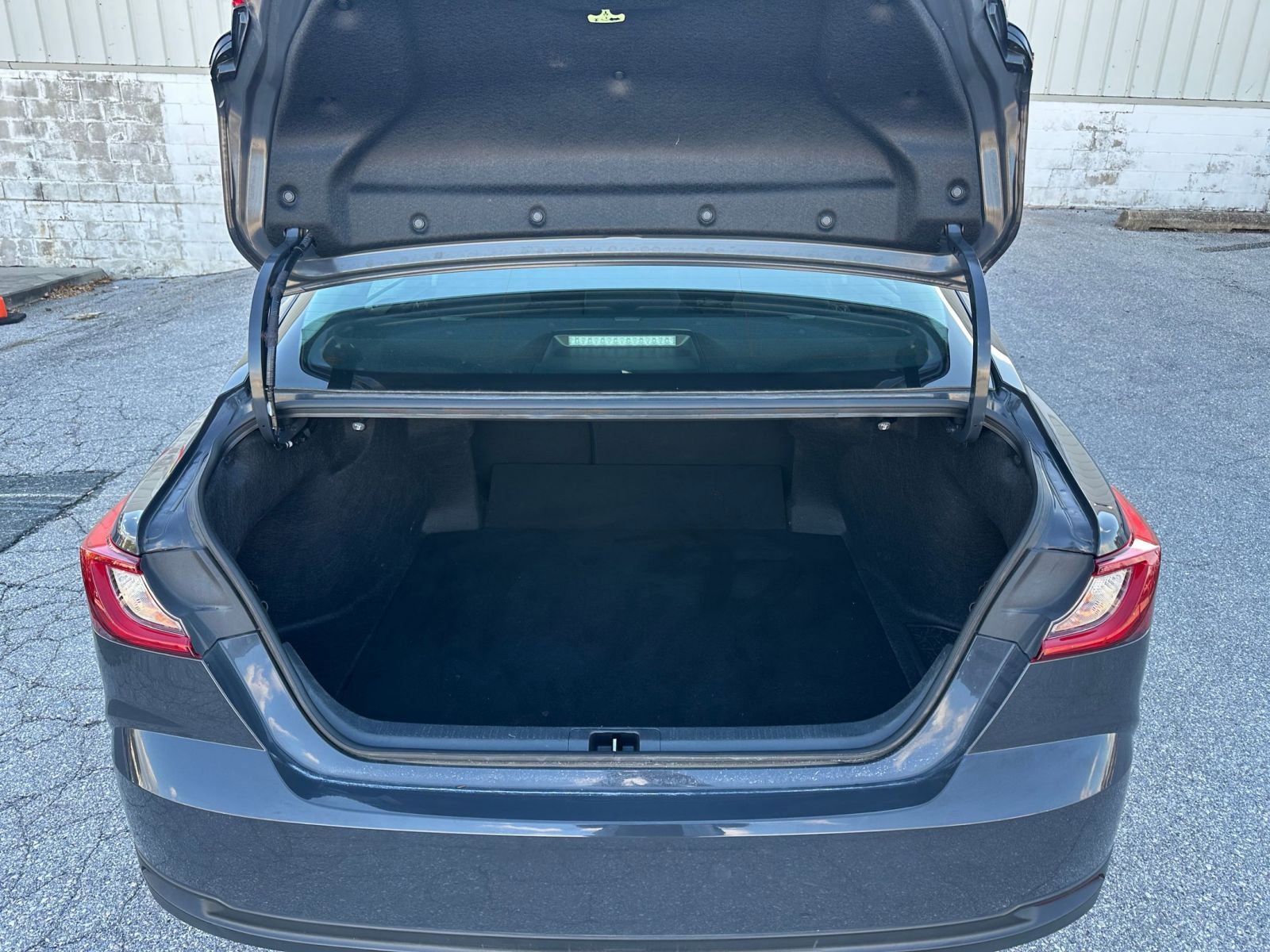 Used 2025 Toyota Camry LE image 30