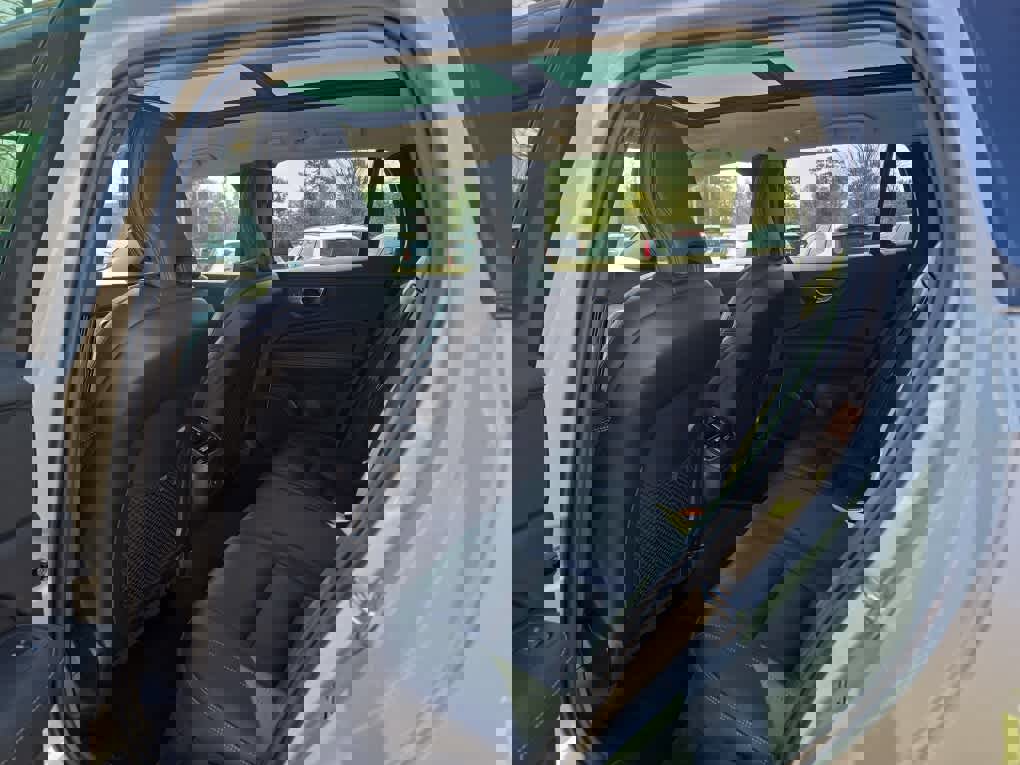 Used 2025 Volvo V60 B5 Cross Country Ultra w/ Climate Package image 26