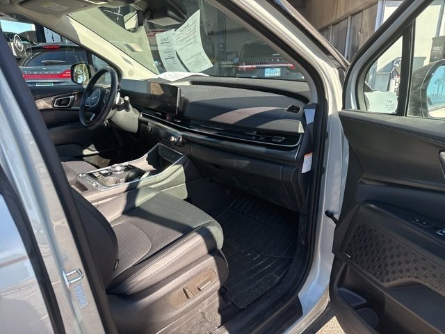 Used 2025 Kia Carnival SX Prestige image 13