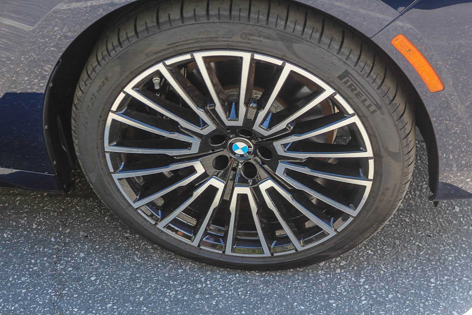 Used 2026 BMW 750e xDrive AWD/4WD image 9