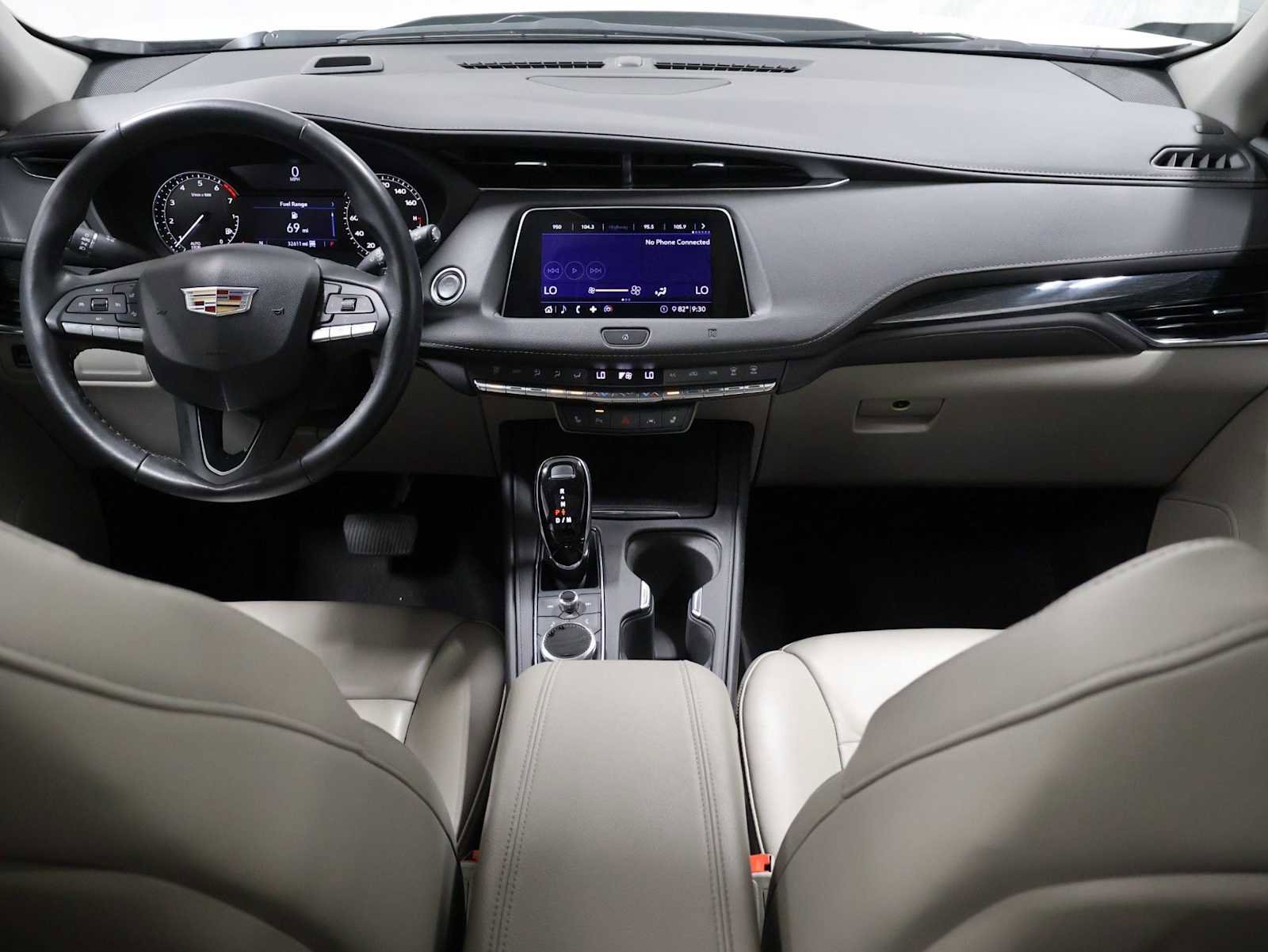 Used 2020 Cadillac XT4 Premium Luxury w/ Cold Weather Package AWD/4WD image 23