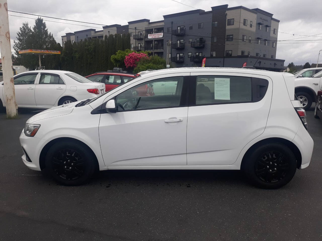 Used 2017 Chevrolet Sonic LT image 6