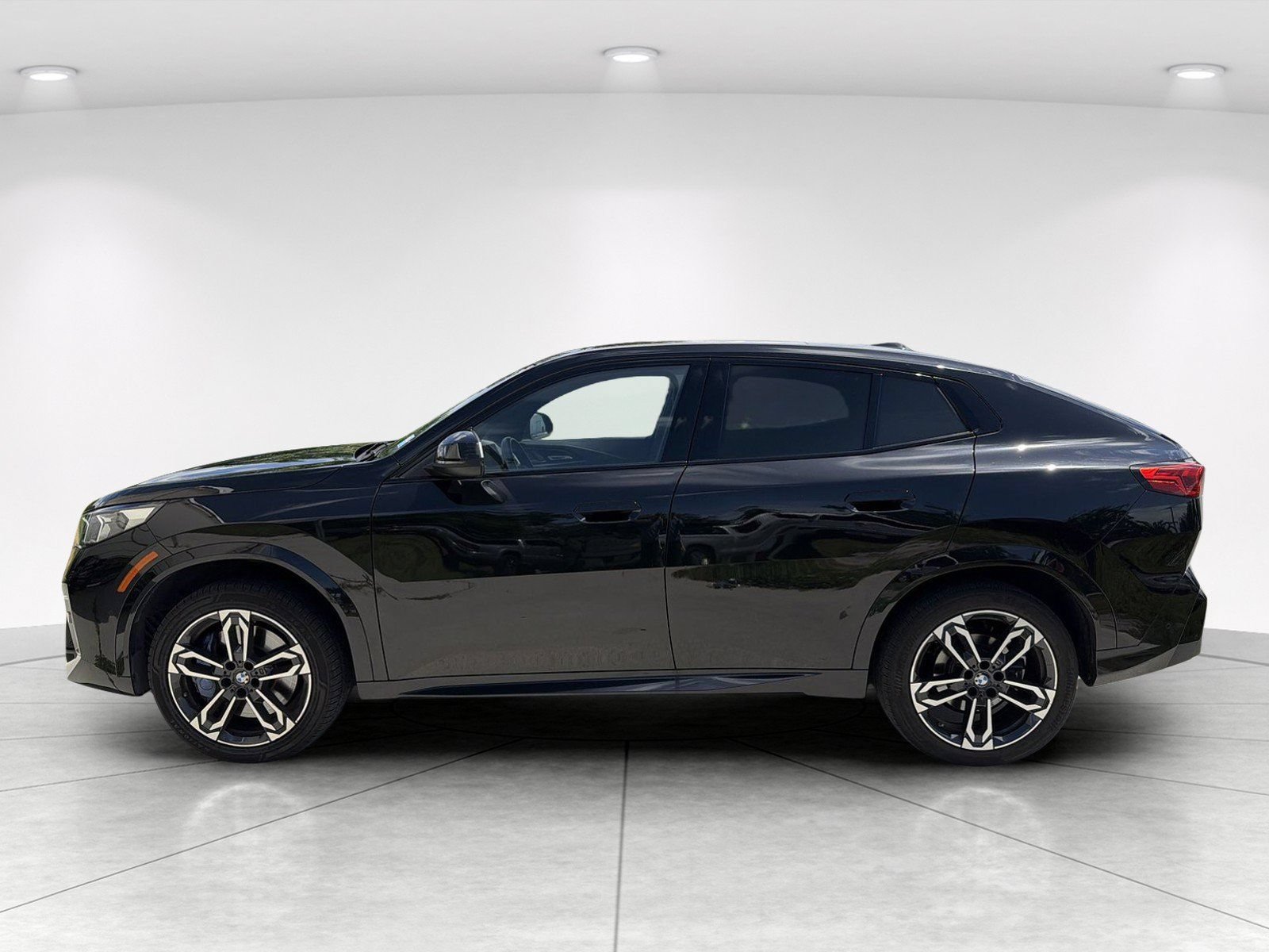 Certified 2025 BMW X2 xDrive28i AWD/4WD image 7