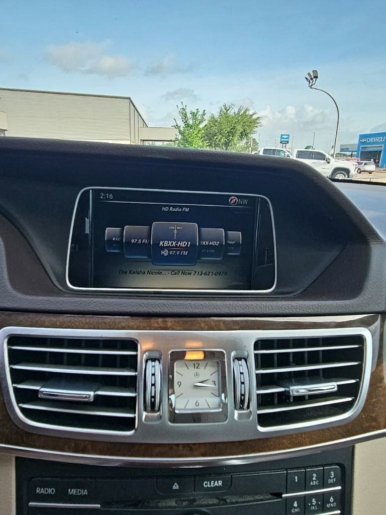 Used 2016 Mercedes-Benz E 350 Sedan image 17