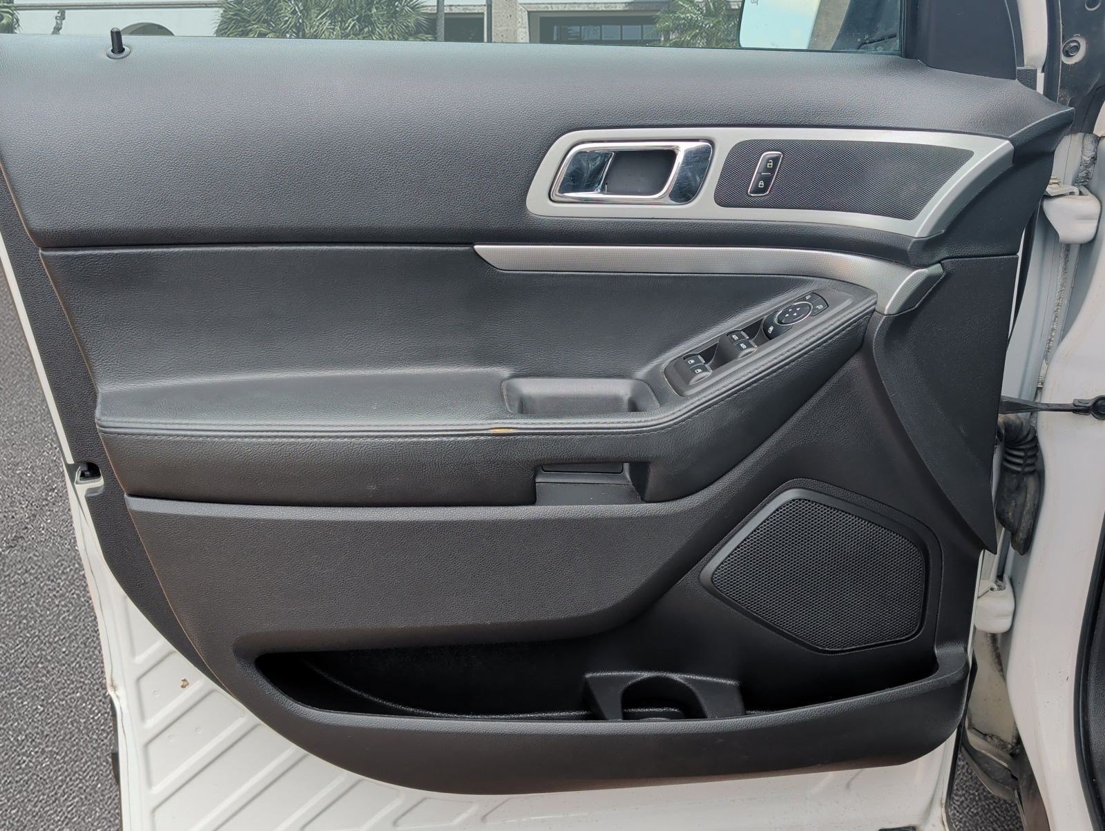 Used 2015 Ford Explorer XLT w/ Equipment Group 202A FWD image 8