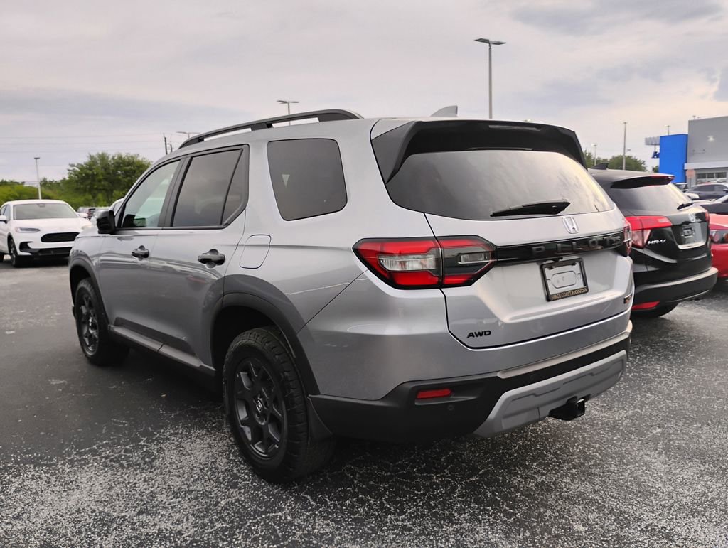 Used 2025 Honda Pilot TrailSport image 4