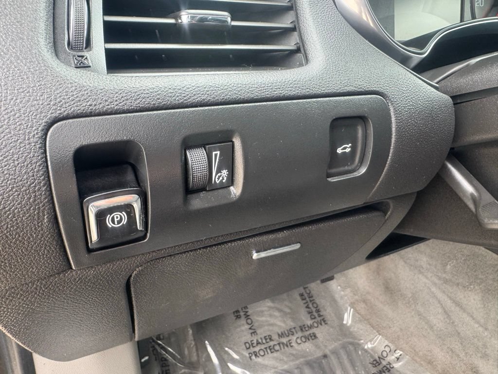 Used 2018 Chevrolet Impala LT FWD image 19