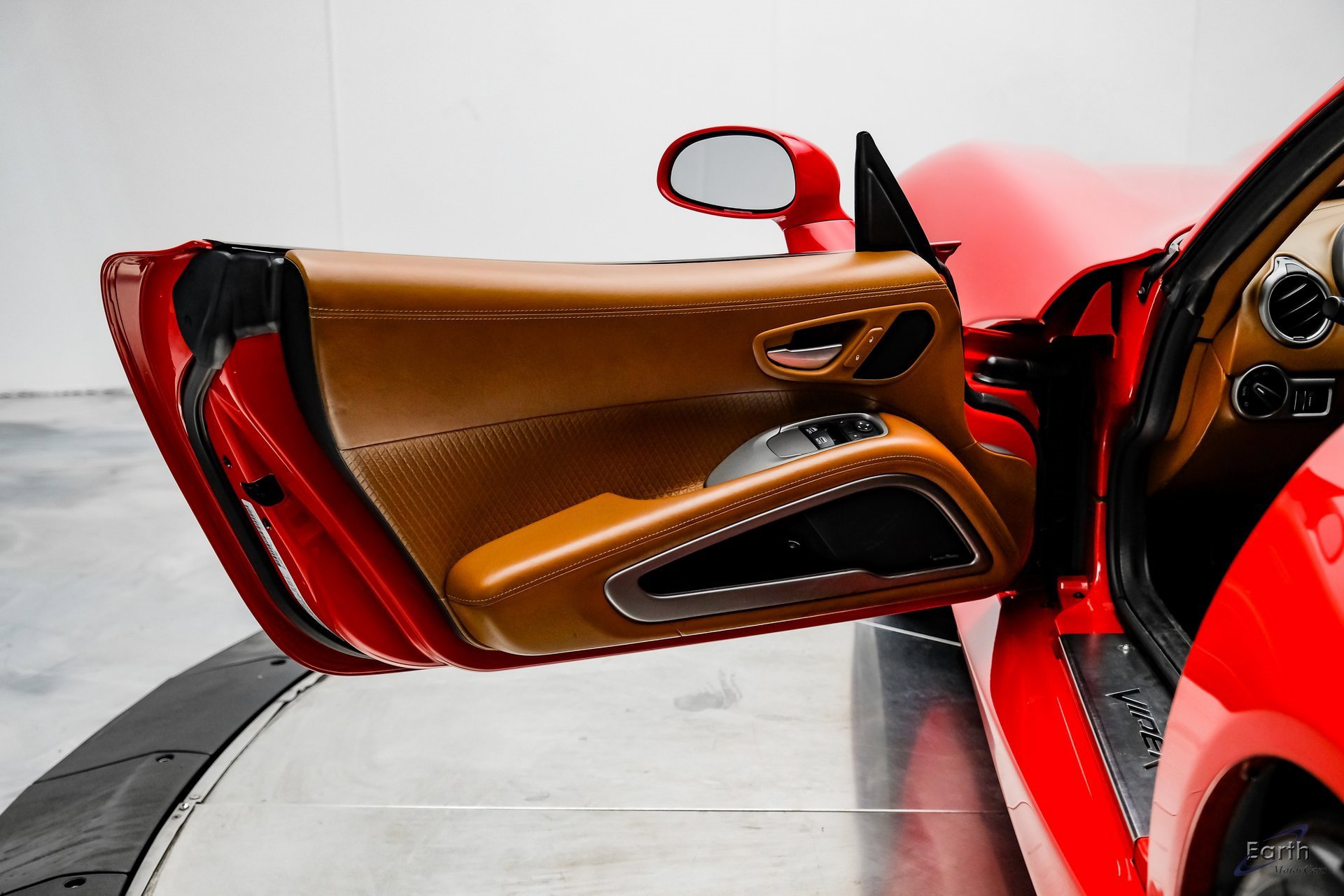 Used 2014 SRT Viper GTS w/ GTS Laguna Interior Package image 70