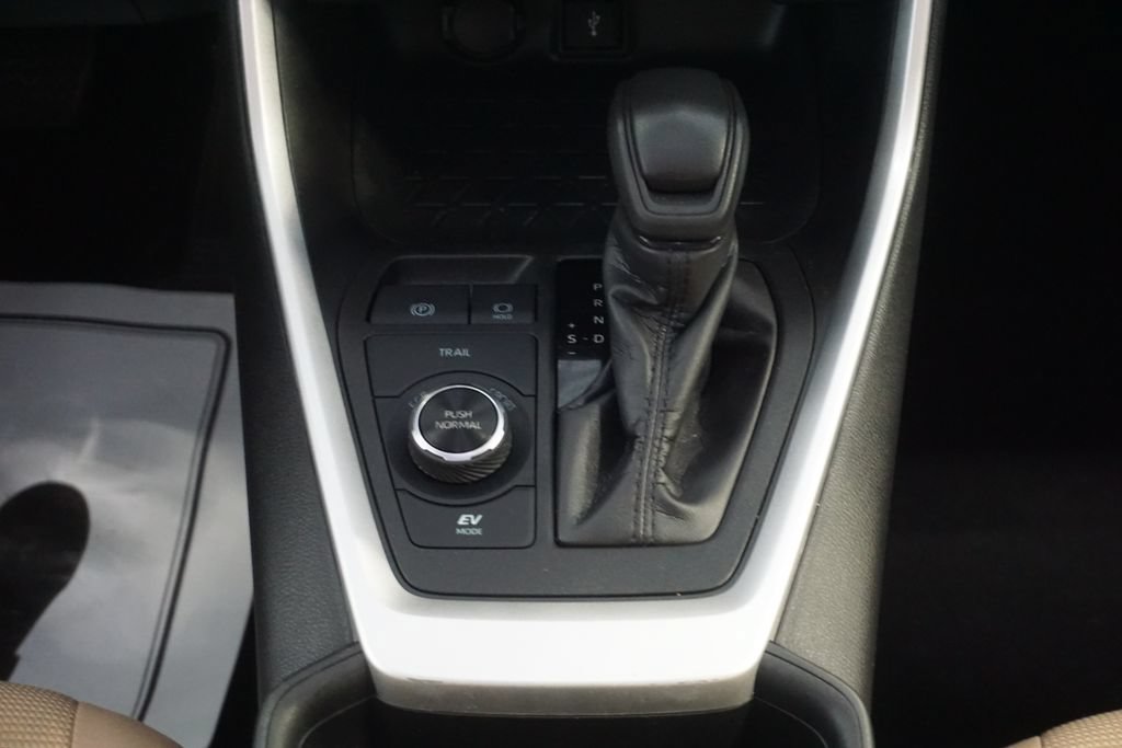 Used 2022 Toyota RAV4 LE AWD/4WD image 29