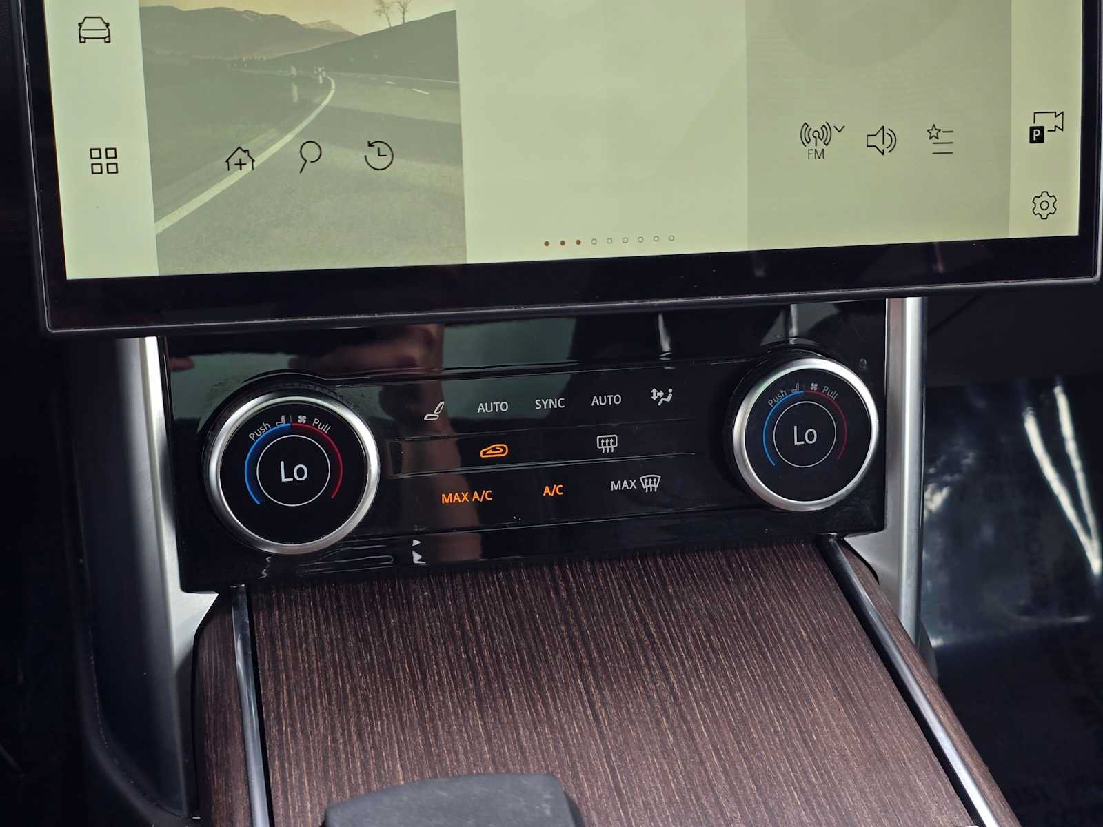 Used 2023 Land Rover Range Rover SE AWD/4WD image 28