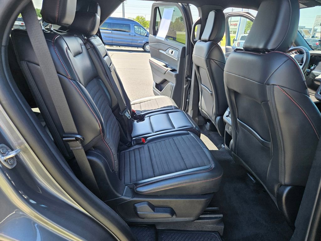 Used 2025 Ford Explorer ST-Line w/ ST-Line Street Pack AWD/4WD image 27