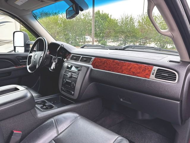 Used 2013 GMC Sierra 2500 SLT w/ Suspension Package, Off-Road AWD/4WD image 26