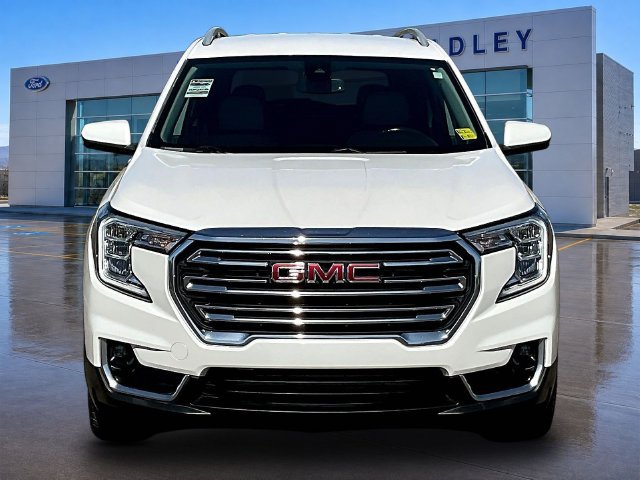 Used 2022 GMC Terrain SLT w/ LPO, Floor Liner Package AWD/4WD image 2