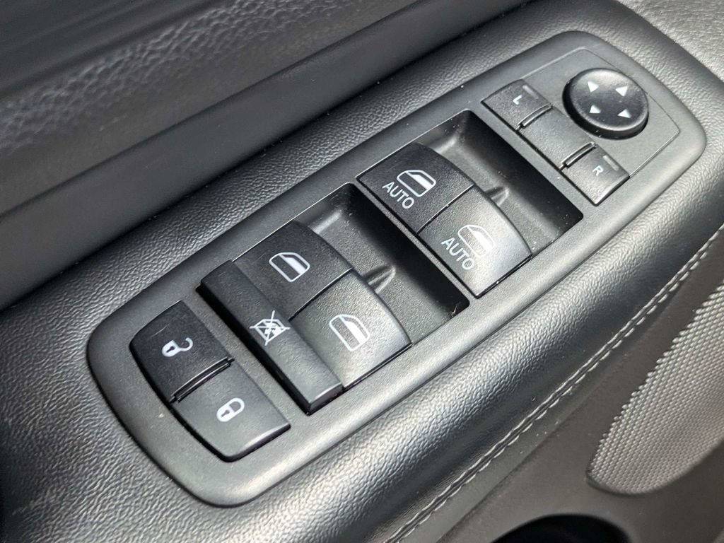 Used 2019 Jeep Grand Cherokee Altitude RWD image 24