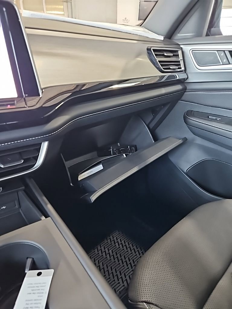 New 2026 Volkswagen Atlas Cross Sport SE FWD image 28