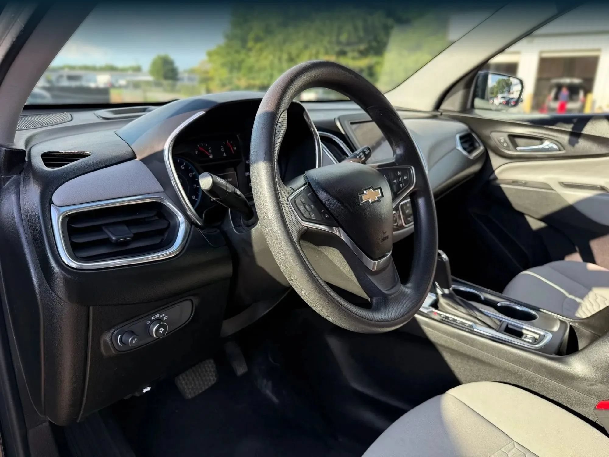 Used 2020 Chevrolet Equinox LS w/ LS Convenience Package AWD/4WD image 17