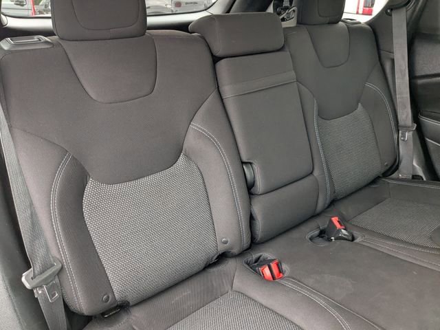 Used 2019 Jeep Cherokee Latitude w/ Popular Appearance Group FWD image 14