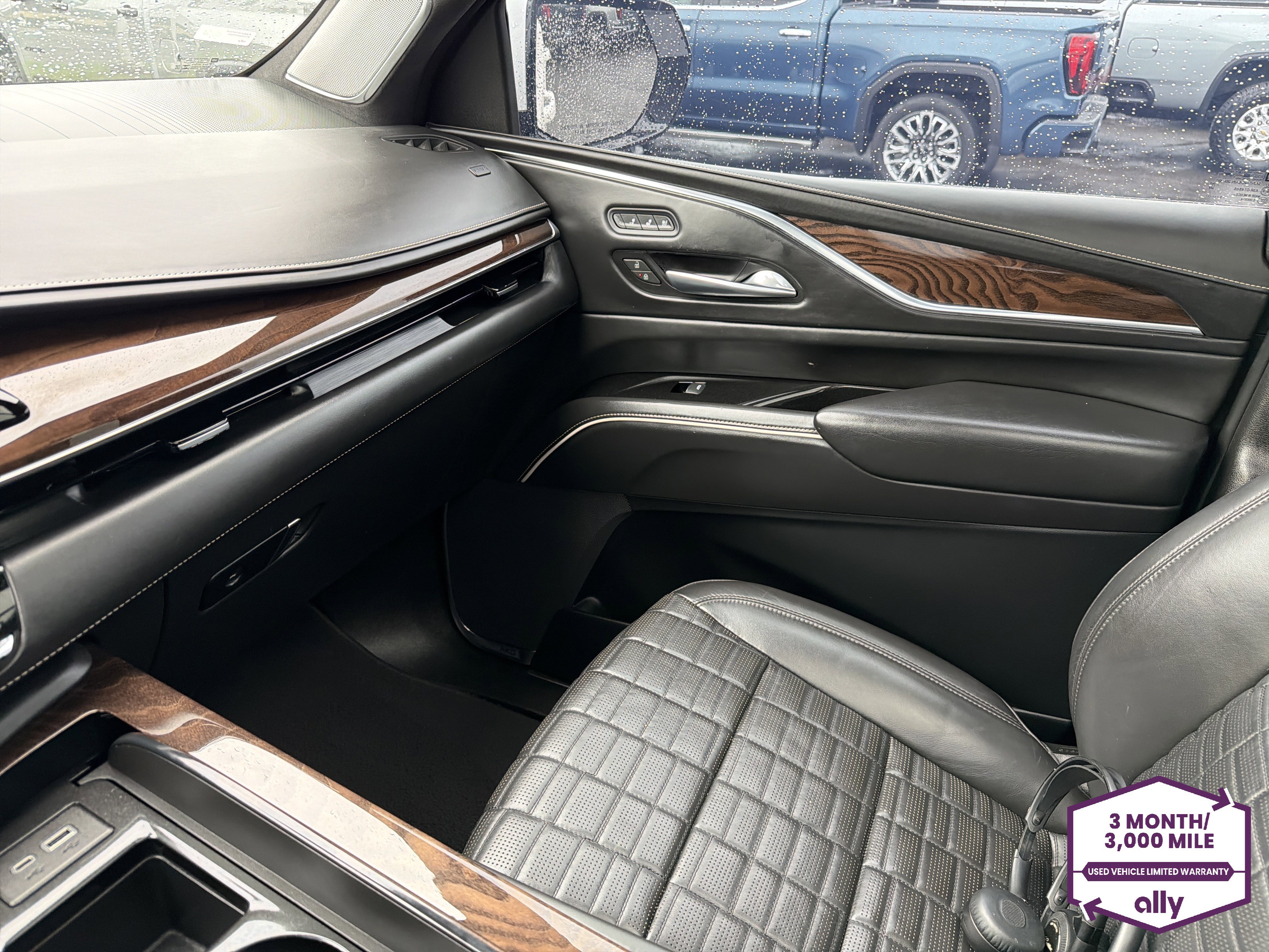 Used 2021 Cadillac Escalade ESV Sport Platinum w/ Heavy-Duty Trailer Package image 27