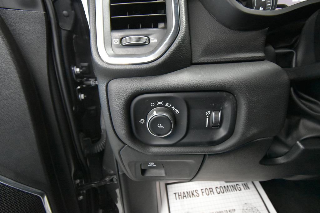 Used 2024 RAM 1500 Laramie AWD/4WD image 9