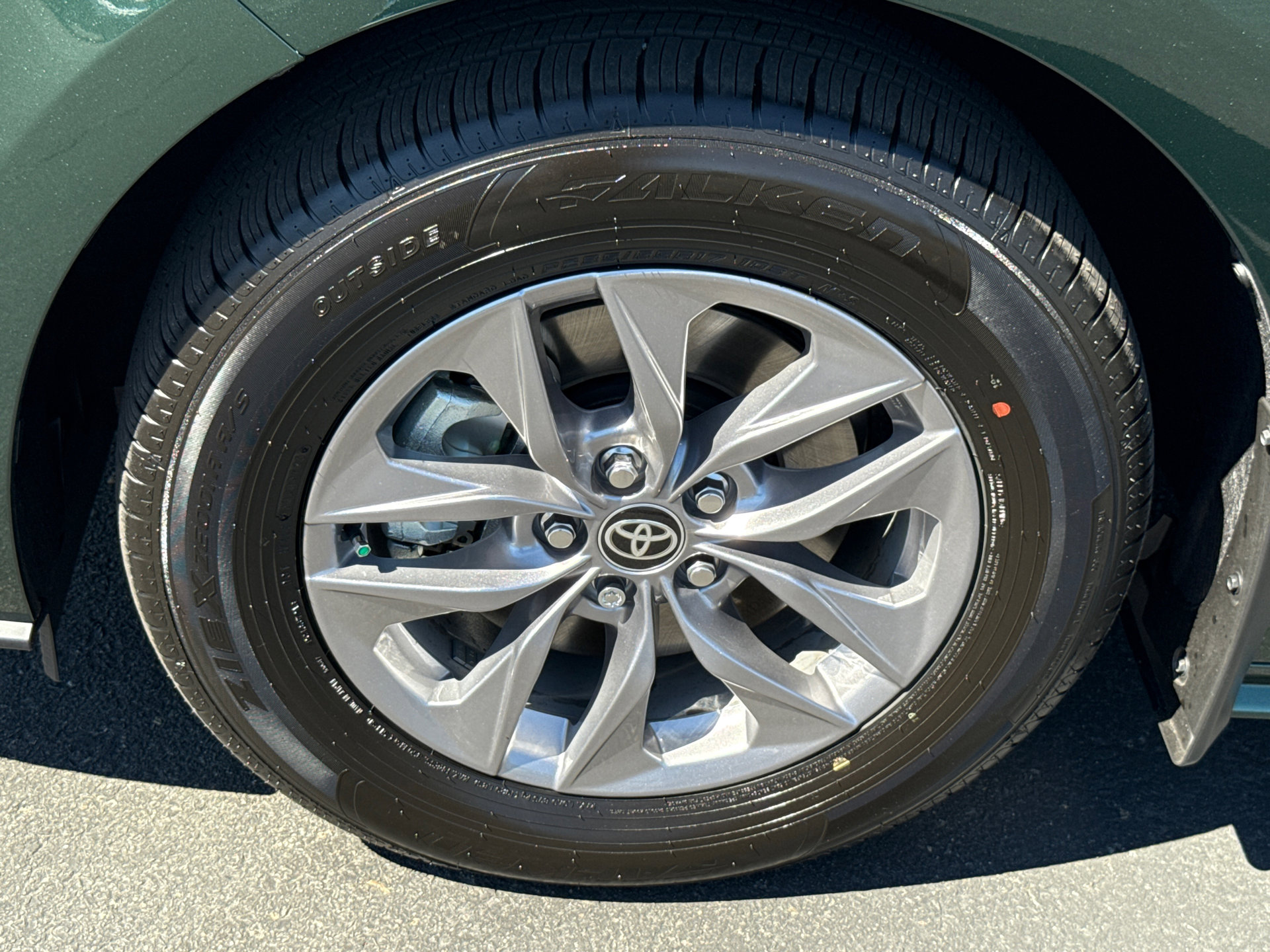 Certified 2026 Toyota Sienna XLE image 5