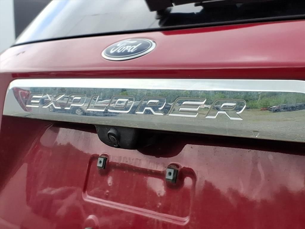 Used 2022 Ford Explorer Limited w/ Equipment Group 301A AWD/4WD image 17