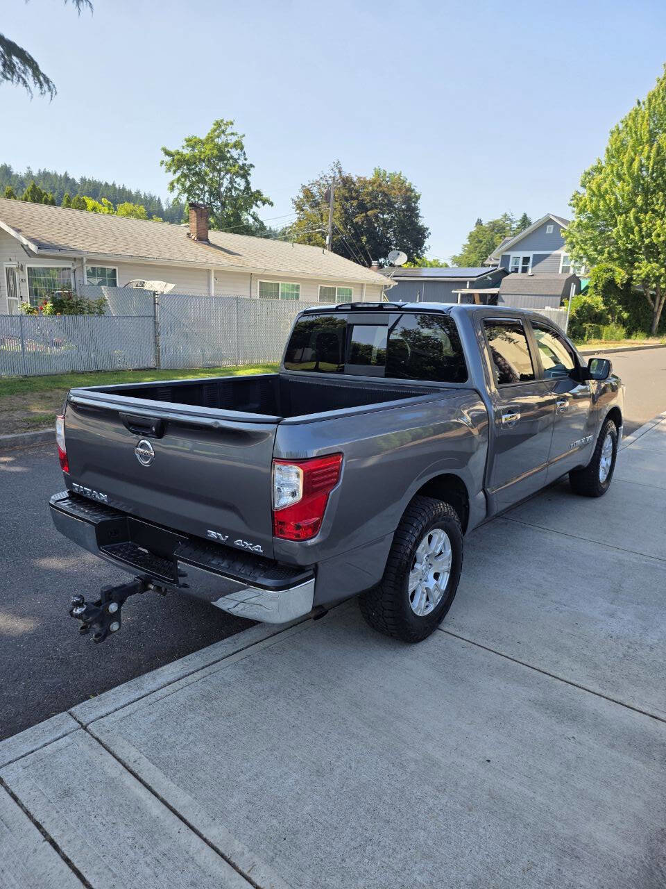 Used 2019 Nissan Titan SV image 5