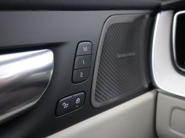 New 2026 Volvo XC60 B5 Ultra w/ Protection Package Premier image 30