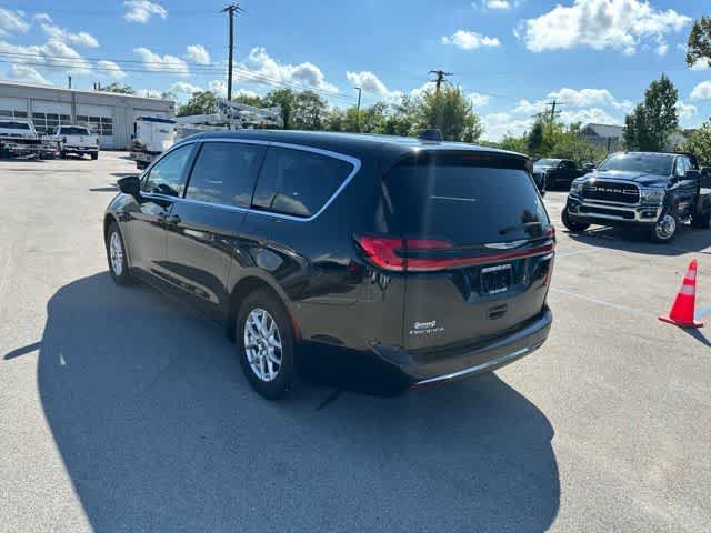 Certified 2024 Chrysler Pacifica Touring-L FWD image 15