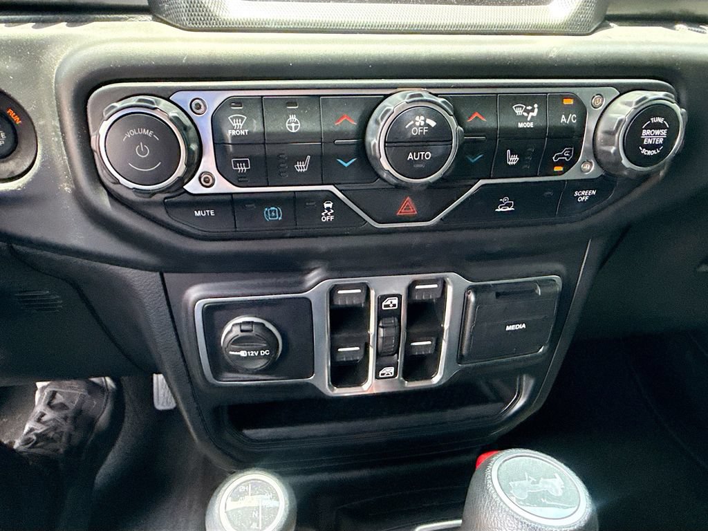 Used 2023 Jeep Wrangler Unlimited w/ Sun & Screen Package AWD/4WD image 17