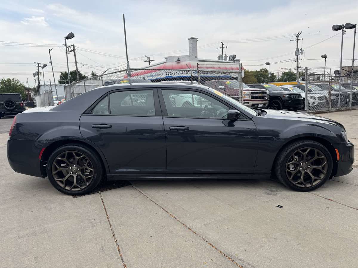 Used 2019 Chrysler 300 S image 4