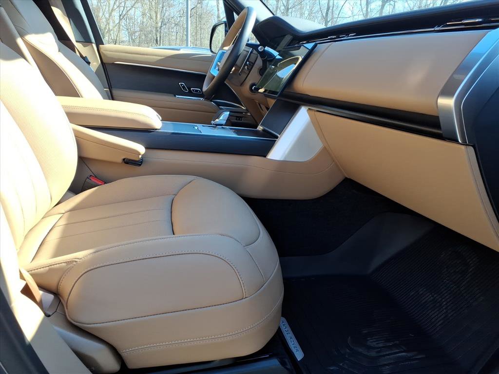 New 2026 Land Rover Range Rover SE image 3