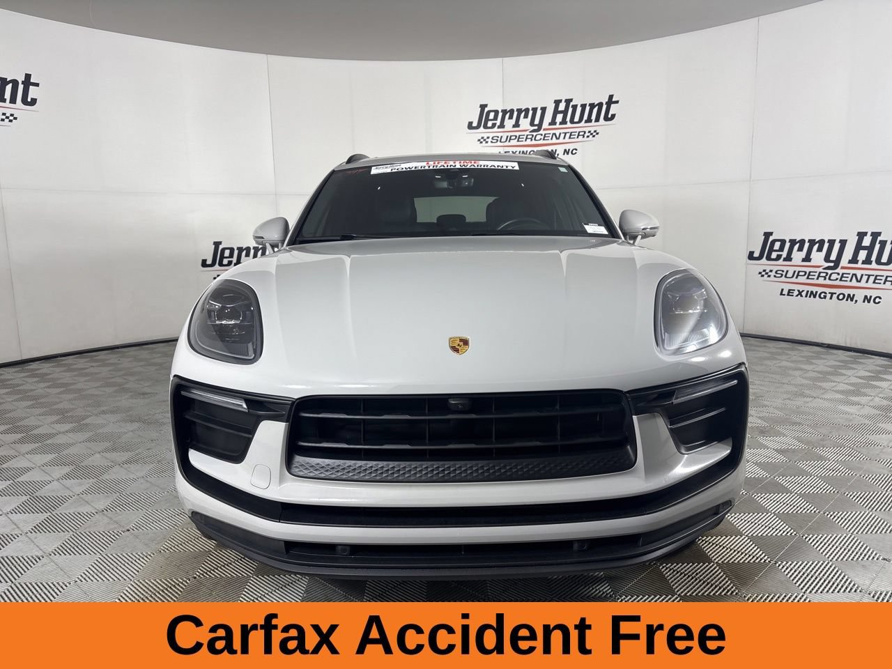 Used 2022 Porsche Macan AWD/4WD image 3
