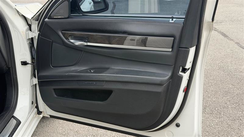 Used 2014 BMW 750Li RWD image 34